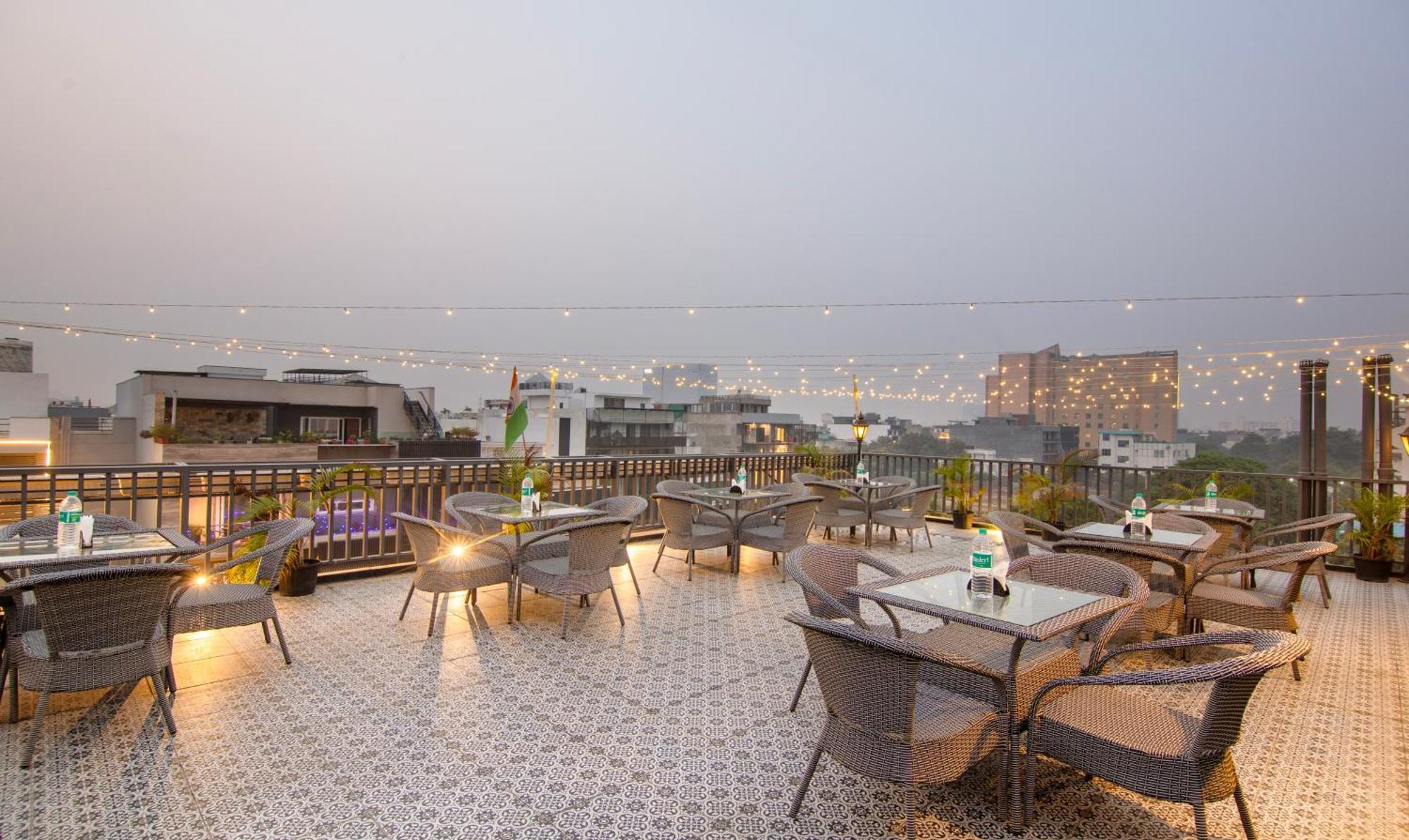 Super Townhouse Sushant Lok Phase 1 Formerly Hotel Neven Gurgaon Extérieur photo