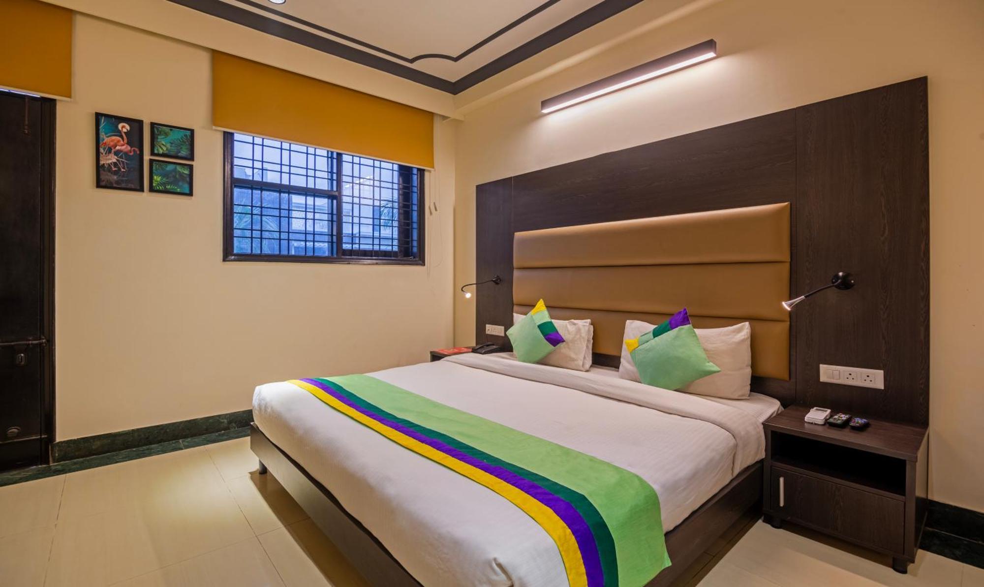 Super Townhouse Sushant Lok Phase 1 Formerly Hotel Neven Gurgaon Extérieur photo