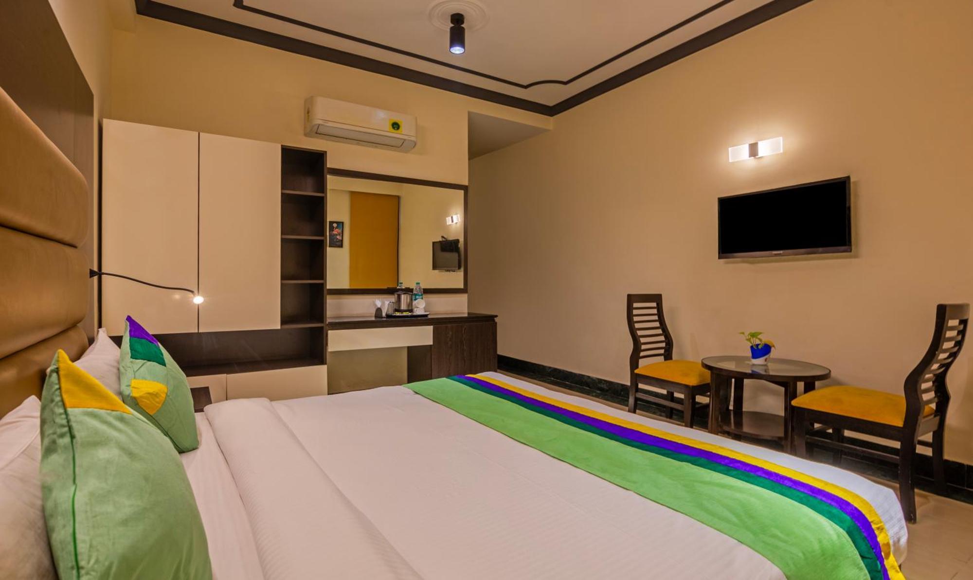Super Townhouse Sushant Lok Phase 1 Formerly Hotel Neven Gurgaon Extérieur photo