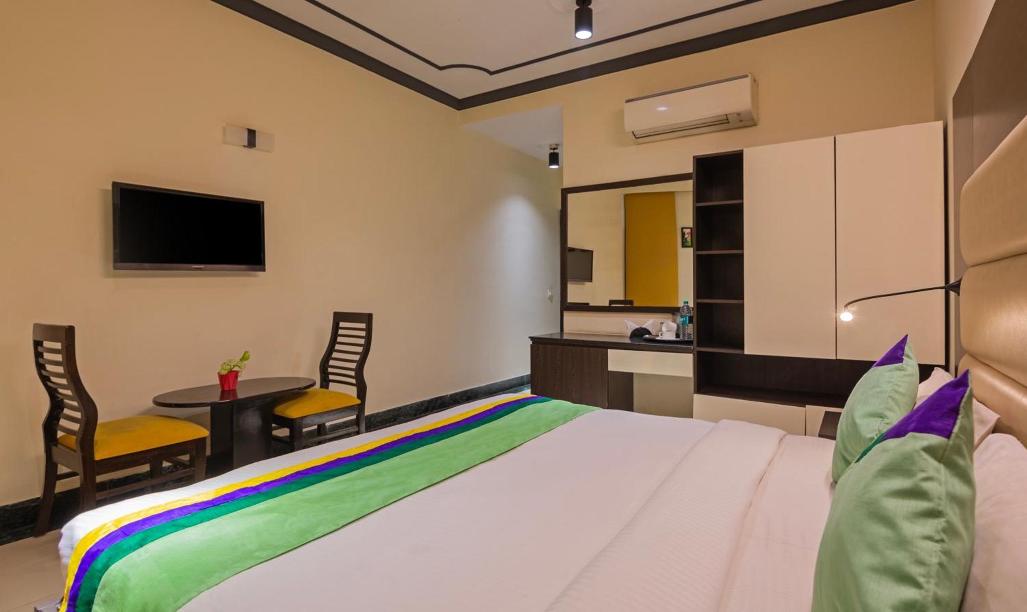 Super Townhouse Sushant Lok Phase 1 Formerly Hotel Neven Gurgaon Extérieur photo