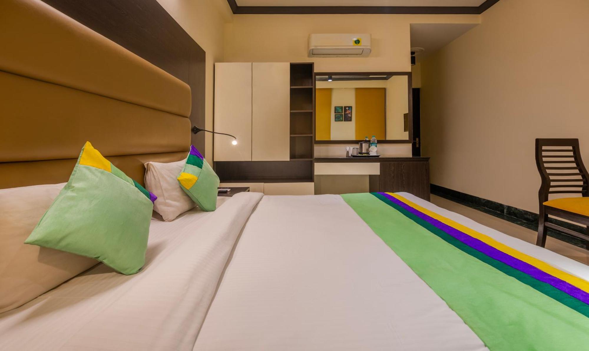 Super Townhouse Sushant Lok Phase 1 Formerly Hotel Neven Gurgaon Extérieur photo