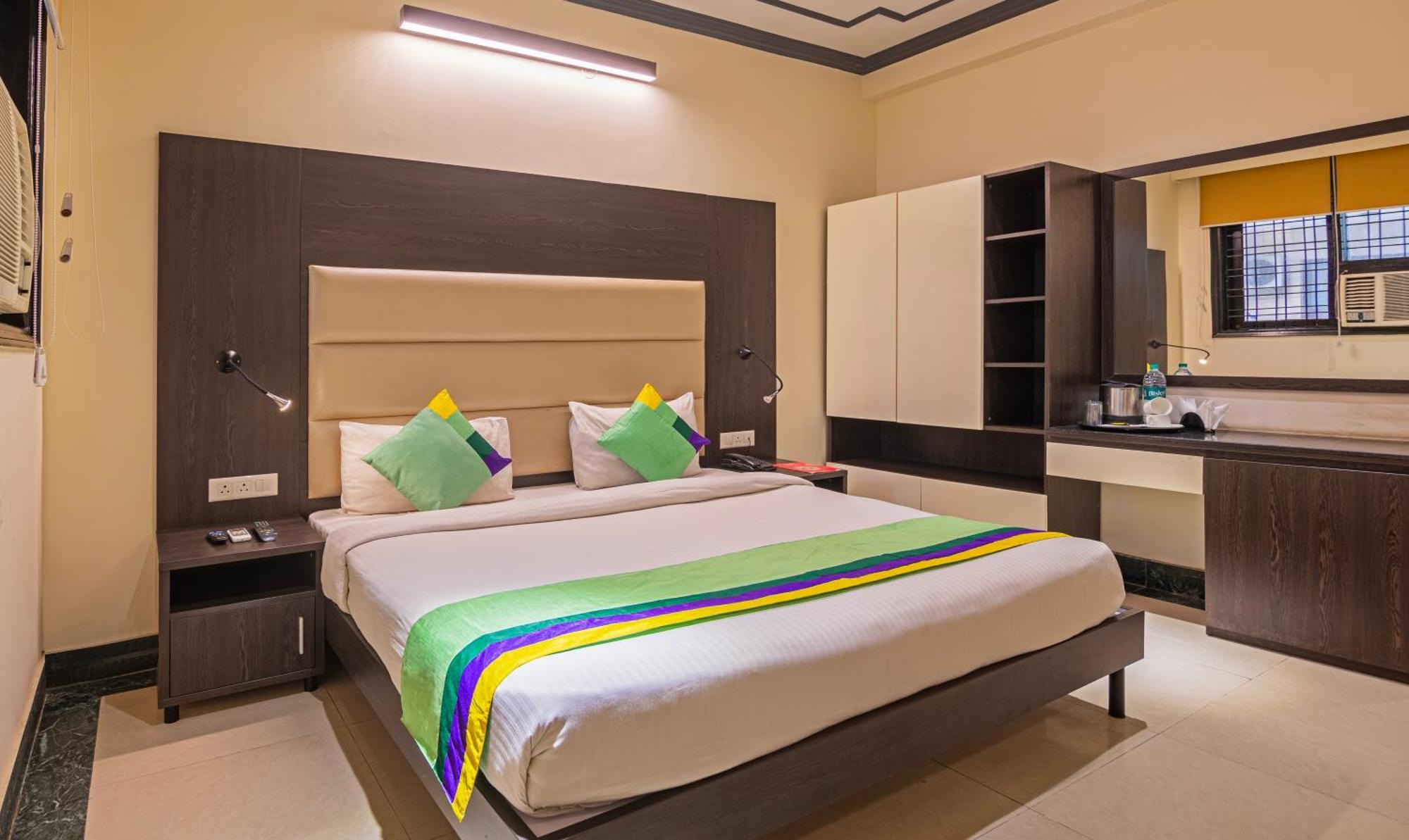 Super Townhouse Sushant Lok Phase 1 Formerly Hotel Neven Gurgaon Extérieur photo