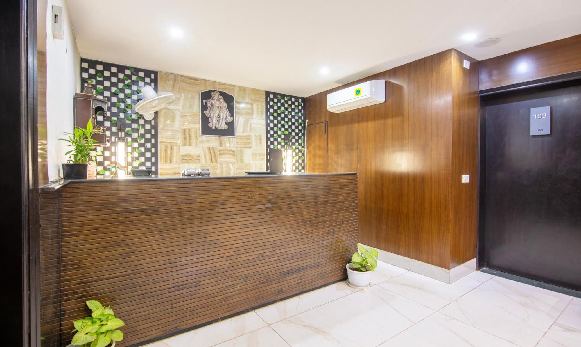 Super Townhouse Sushant Lok Phase 1 Formerly Hotel Neven Gurgaon Extérieur photo