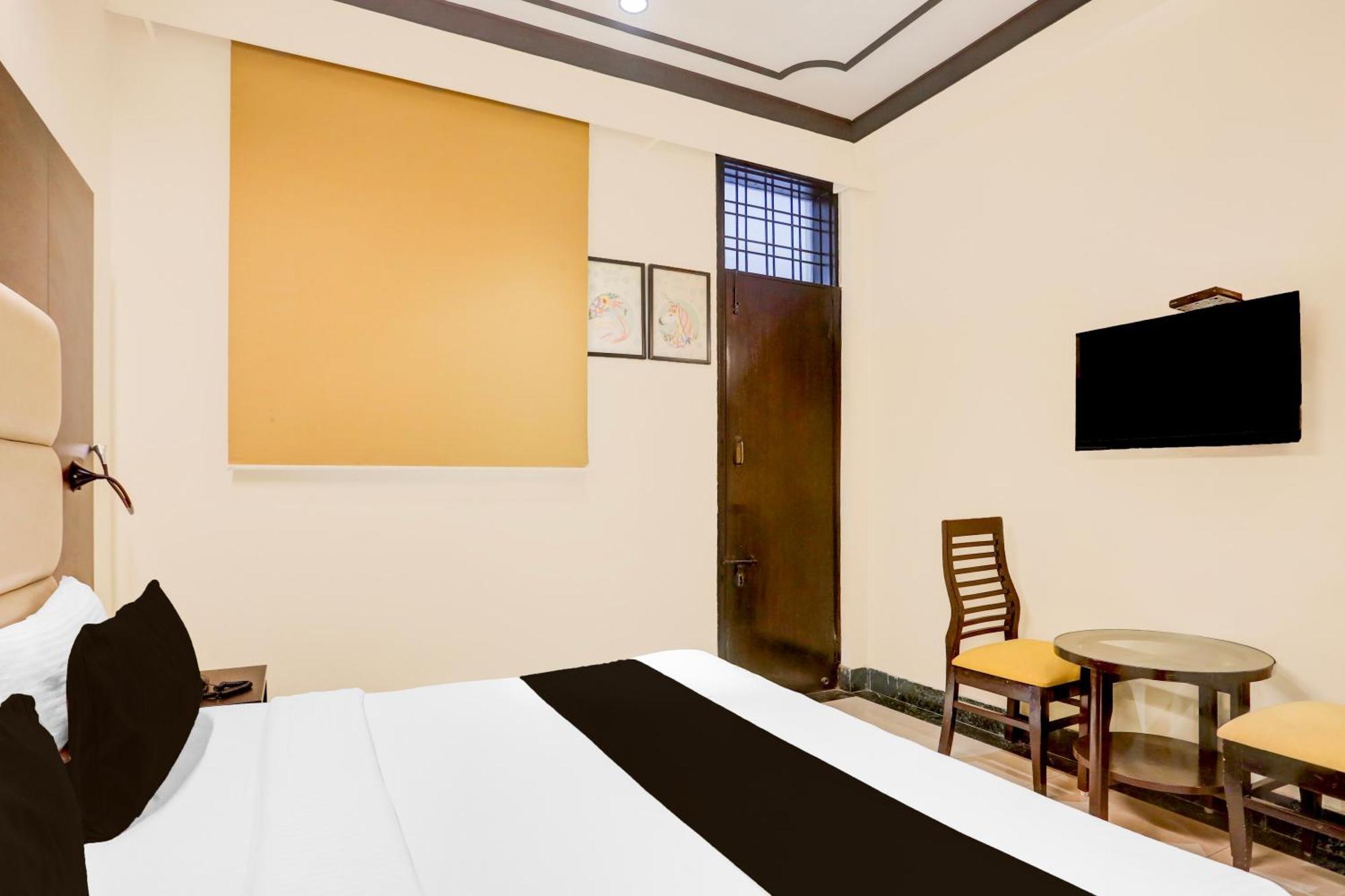 Super Townhouse Sushant Lok Phase 1 Formerly Hotel Neven Gurgaon Extérieur photo
