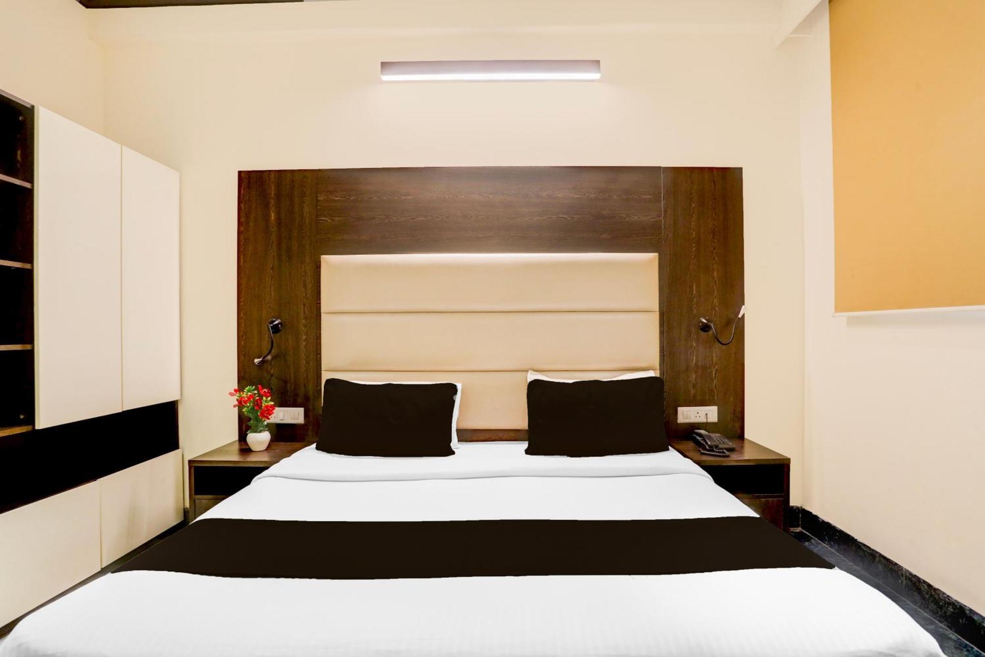 Super Townhouse Sushant Lok Phase 1 Formerly Hotel Neven Gurgaon Extérieur photo