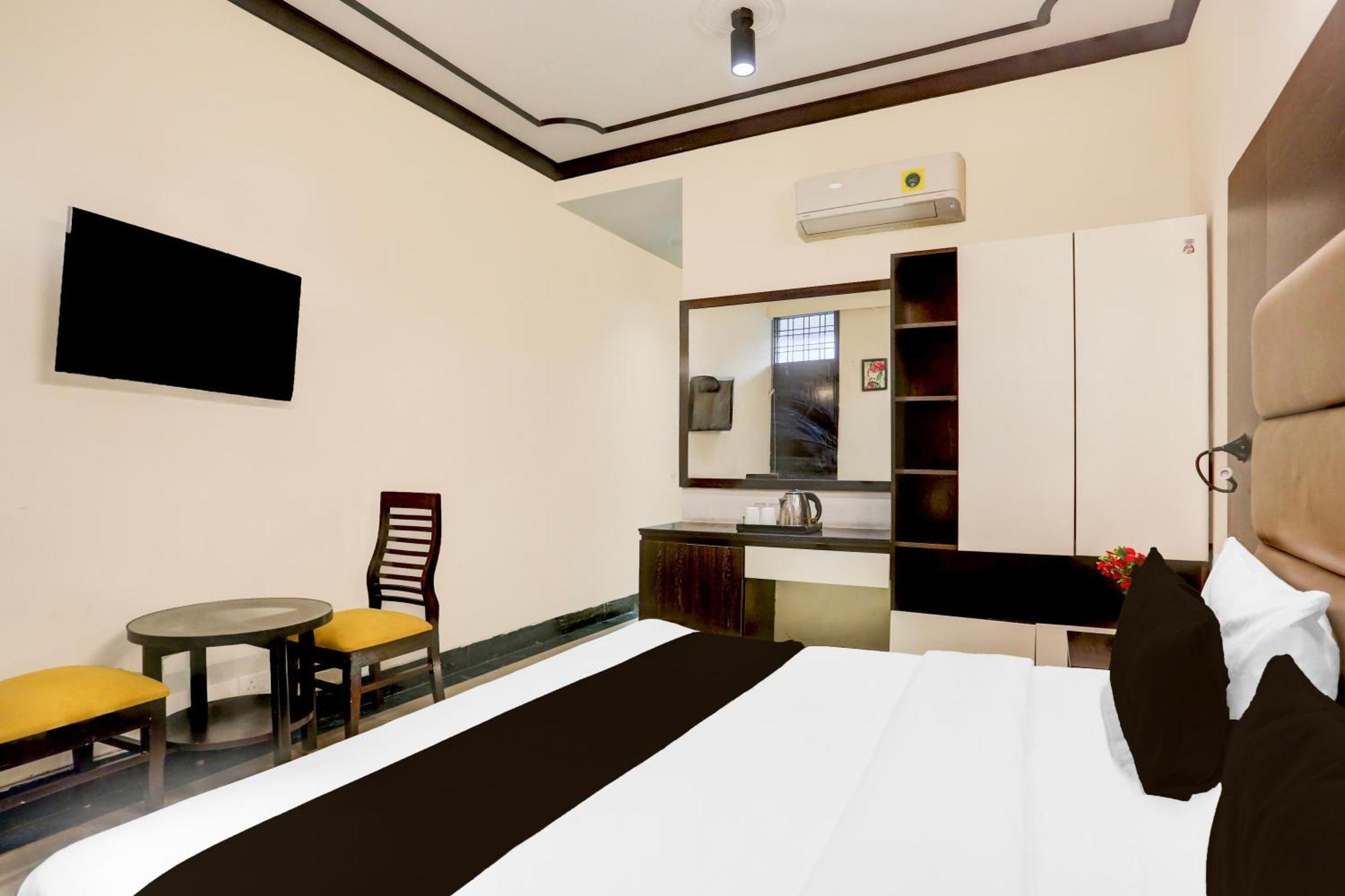 Super Townhouse Sushant Lok Phase 1 Formerly Hotel Neven Gurgaon Extérieur photo