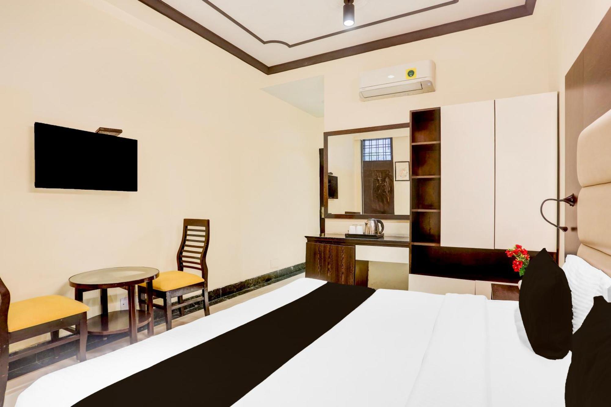 Super Townhouse Sushant Lok Phase 1 Formerly Hotel Neven Gurgaon Extérieur photo