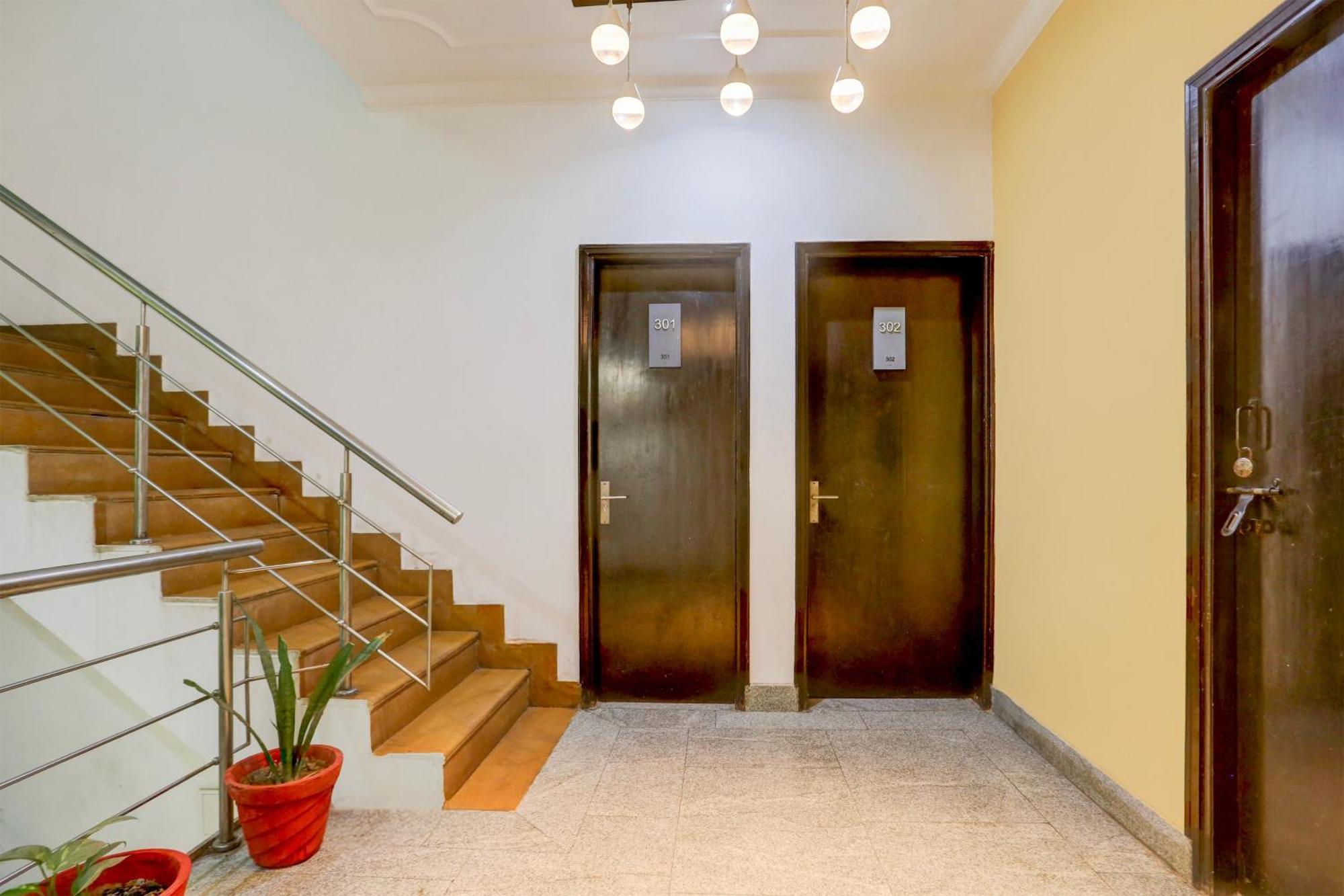 Super Townhouse Sushant Lok Phase 1 Formerly Hotel Neven Gurgaon Extérieur photo
