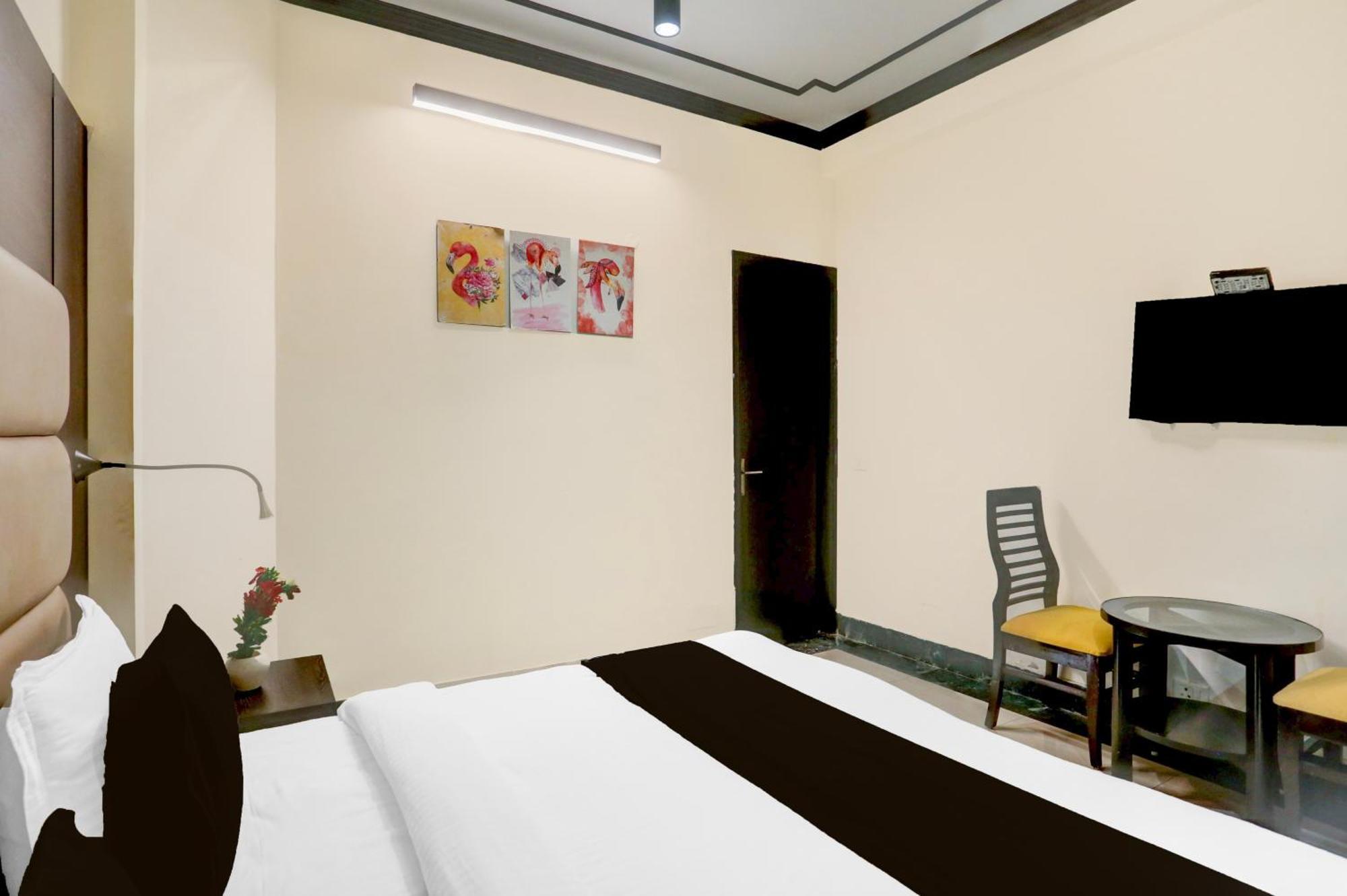 Super Townhouse Sushant Lok Phase 1 Formerly Hotel Neven Gurgaon Extérieur photo
