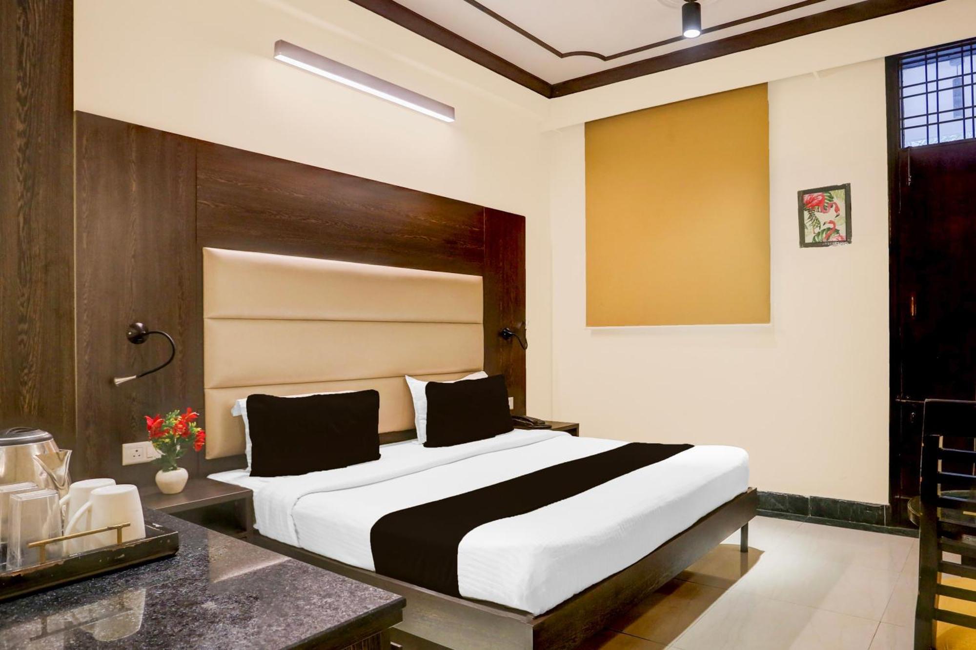 Super Townhouse Sushant Lok Phase 1 Formerly Hotel Neven Gurgaon Extérieur photo