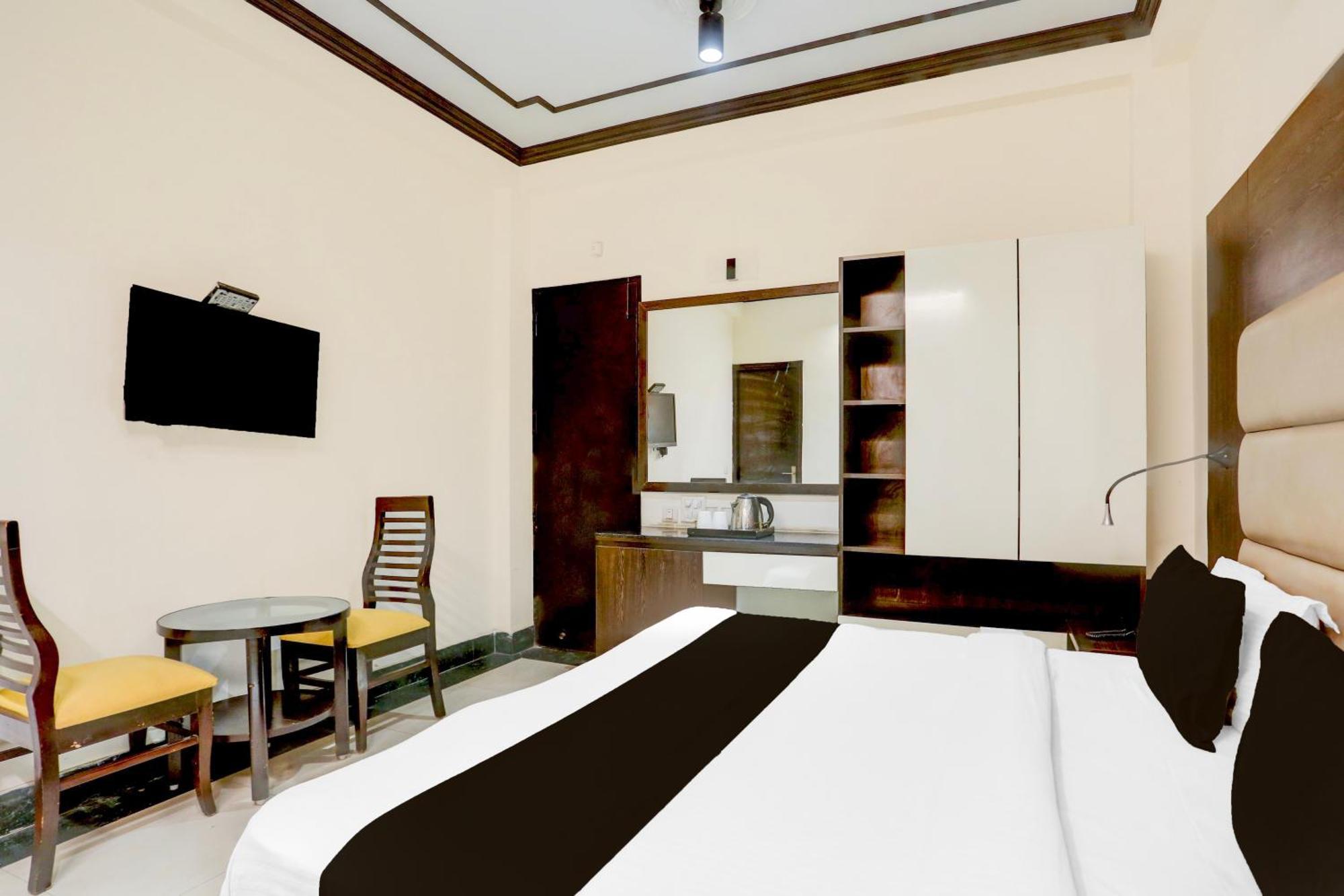Super Townhouse Sushant Lok Phase 1 Formerly Hotel Neven Gurgaon Extérieur photo