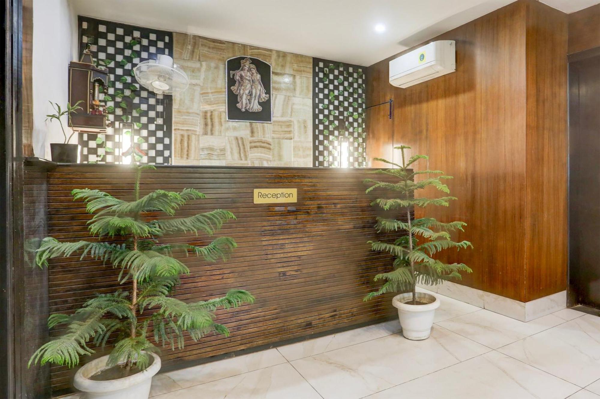 Super Townhouse Sushant Lok Phase 1 Formerly Hotel Neven Gurgaon Extérieur photo