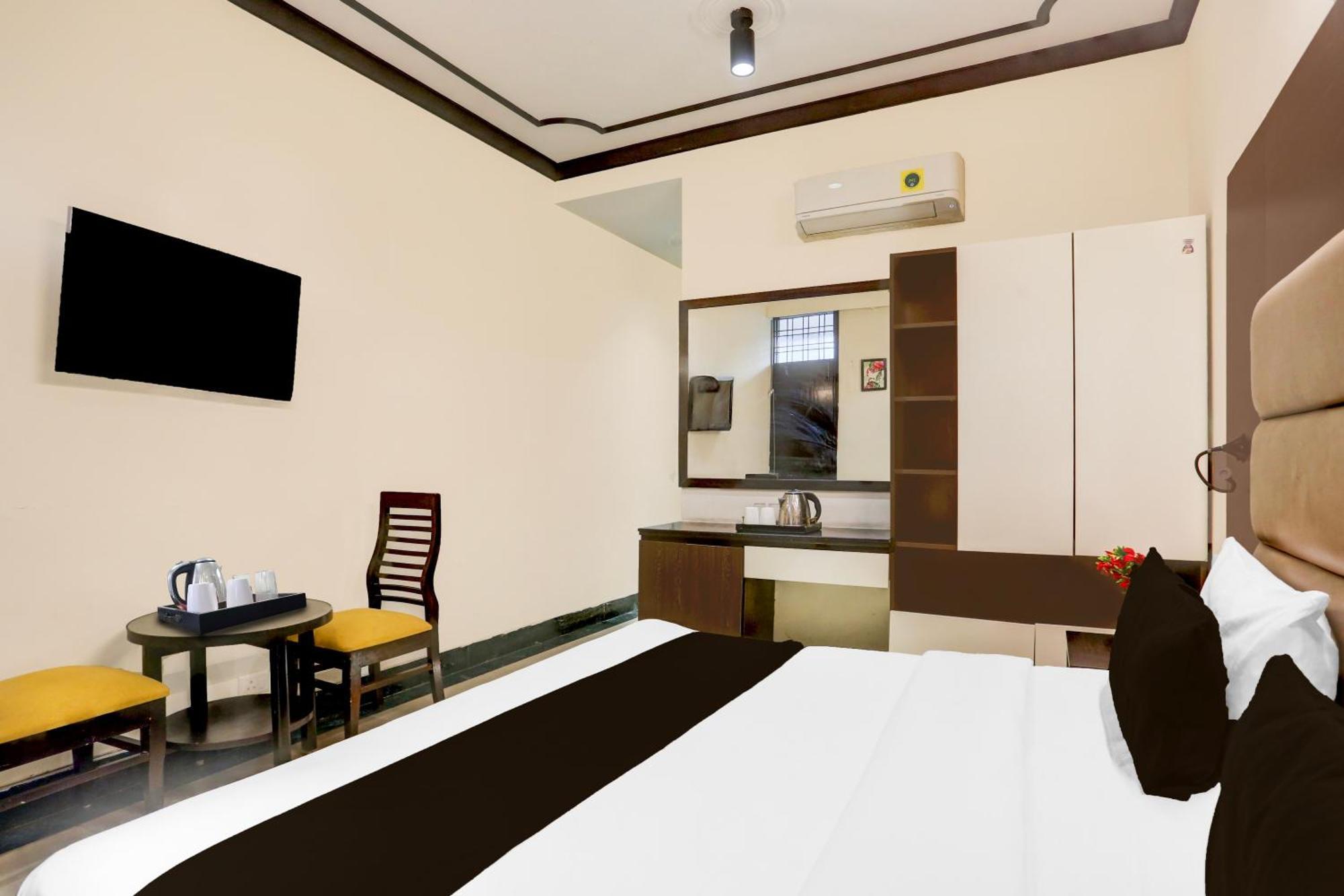 Super Townhouse Sushant Lok Phase 1 Formerly Hotel Neven Gurgaon Extérieur photo