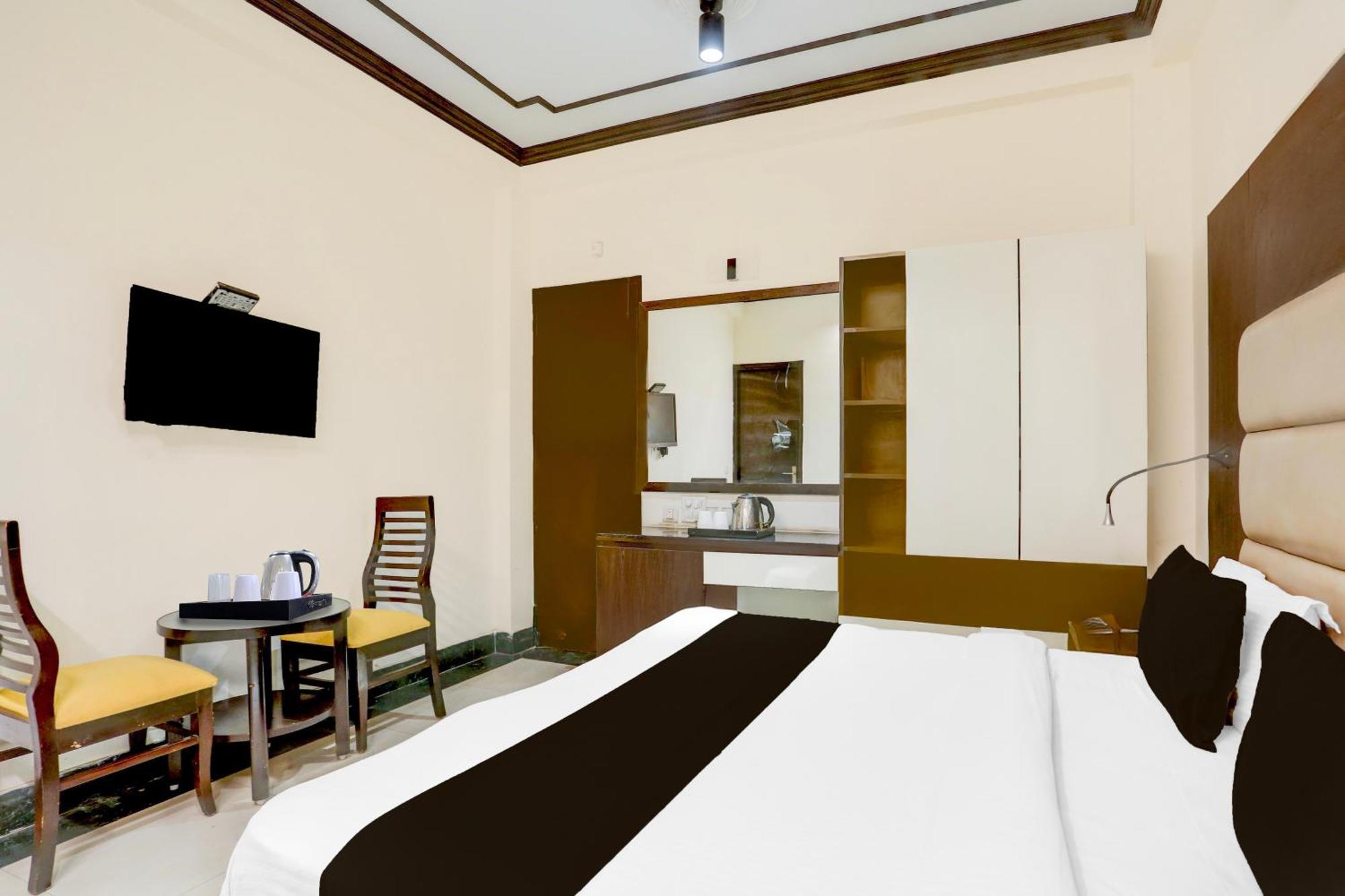 Super Townhouse Sushant Lok Phase 1 Formerly Hotel Neven Gurgaon Extérieur photo