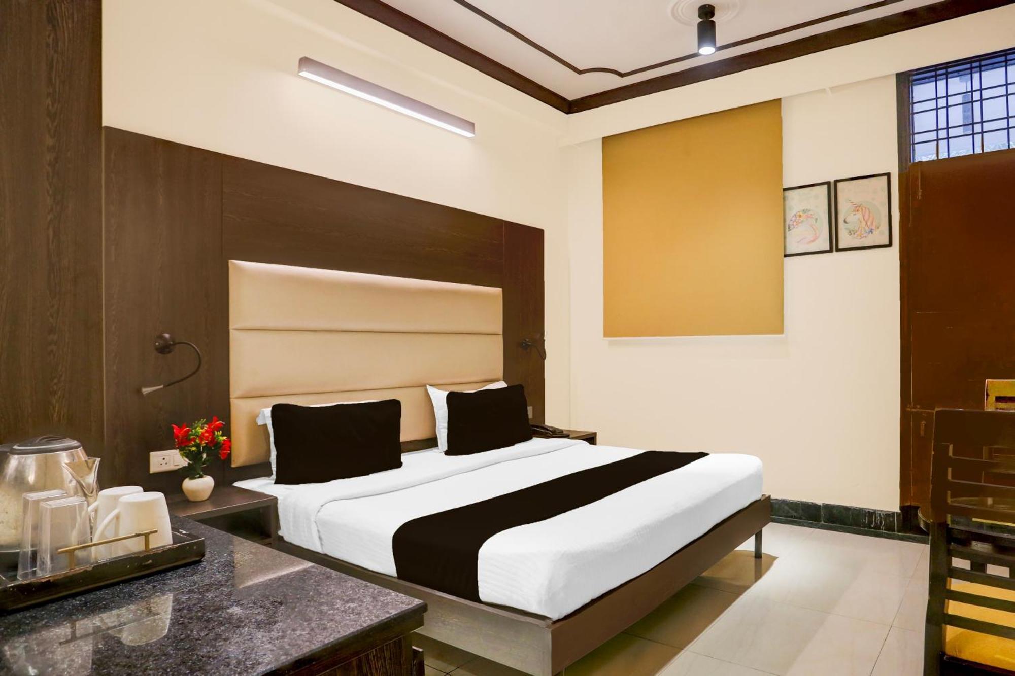 Super Townhouse Sushant Lok Phase 1 Formerly Hotel Neven Gurgaon Extérieur photo