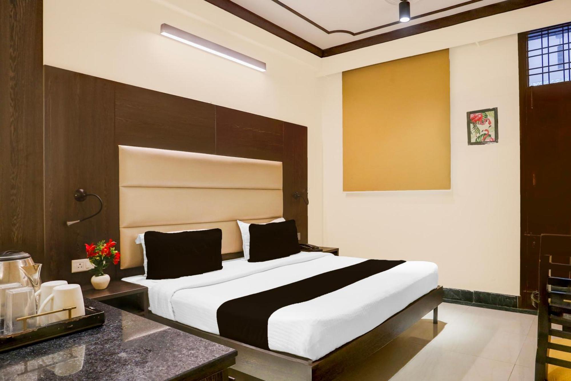 Super Townhouse Sushant Lok Phase 1 Formerly Hotel Neven Gurgaon Extérieur photo